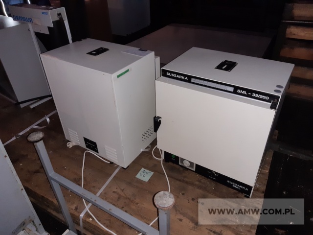 Sprzęt medyczny - pakiet zawierający 8 poz. asort. (wg oddzielnego wykazu), w tym m.in.: suszarki medyczne, cieplarka, stół antywibracyjny itp. 